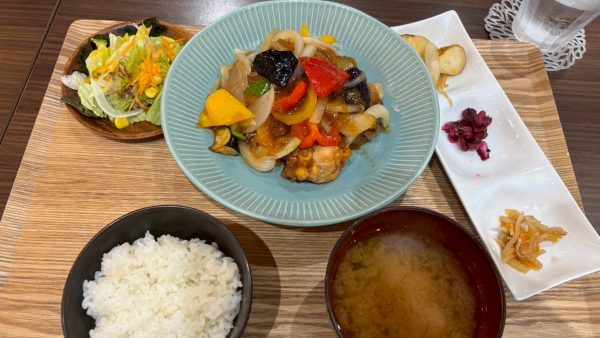保護中： レストランに行きました🍽️